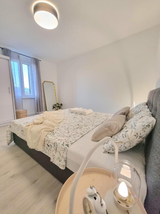 Apartamento Un Ami Pula Exterior foto